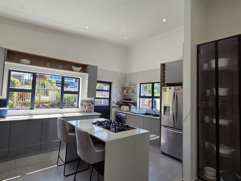 Stunning 4-Bedroom Home for Sale in Palm Lakes Estate - Photo 8