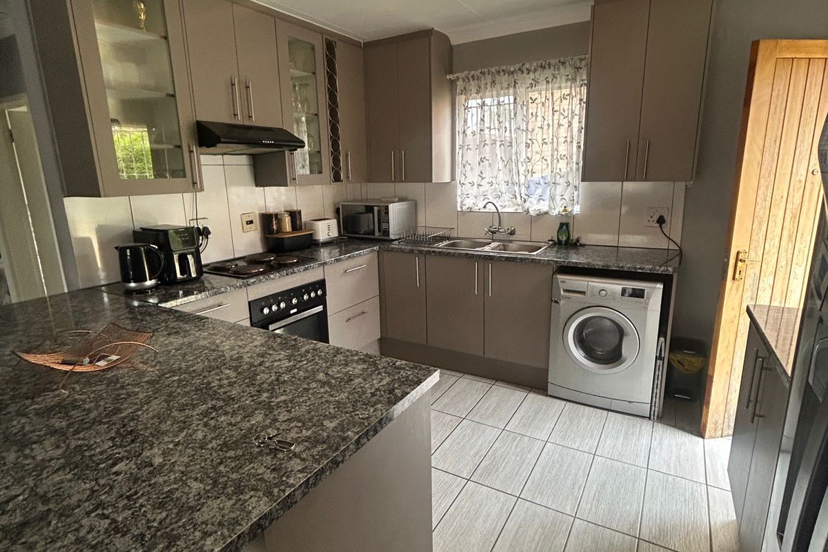 Stunning 2-Bedroom Unit in Secure Estate - Terenure-  Perfect Blend of Convenience and Security - Photo 4