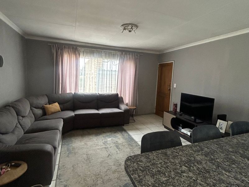 Stunning 2-Bedroom Unit in Secure Estate - Terenure-  Perfect Blend of Convenience and Security - Photo 8