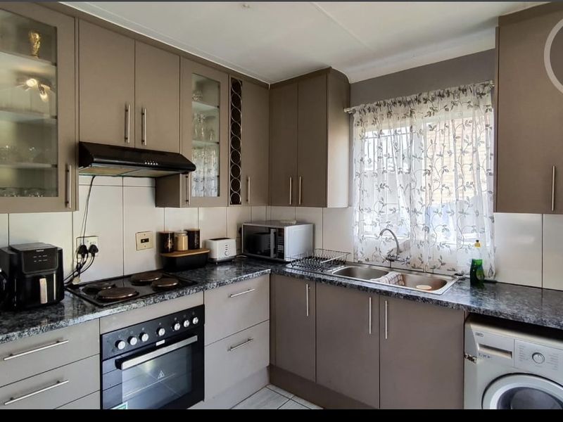 Stunning 2-Bedroom Unit in Secure Estate - Terenure-  Perfect Blend of Convenience and Security - Photo 6