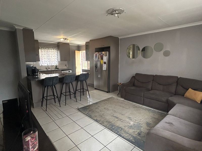 Stunning 2-Bedroom Unit in Secure Estate - Terenure-  Perfect Blend of Convenience and Security - Photo 7