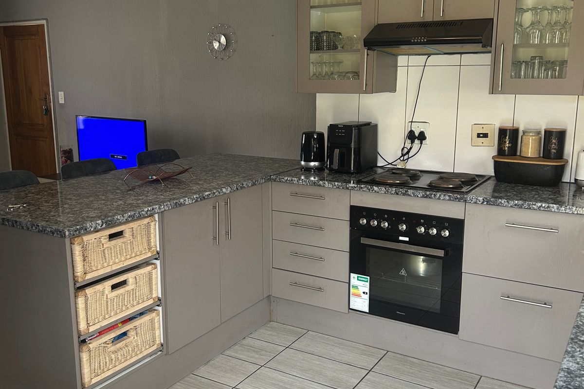 Stunning 2-Bedroom Unit in Secure Estate - Terenure-  Perfect Blend of Convenience and Security - Photo 5