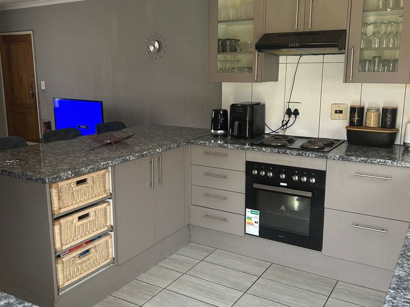 Stunning 2-Bedroom Unit in Secure Estate - Terenure-  Perfect Blend of Convenience and Security - Photo 5