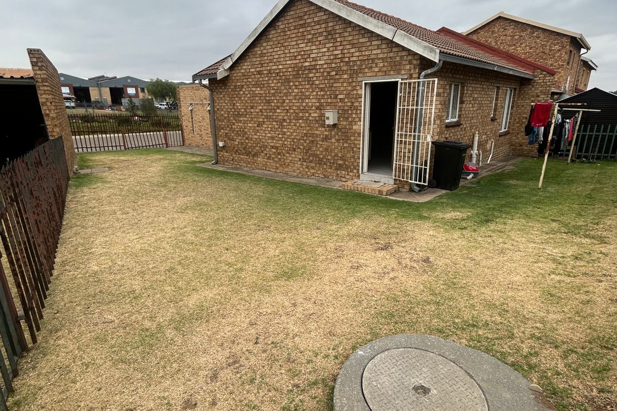 Stunning 2-Bedroom Unit in Secure Estate - Terenure-  Perfect Blend of Convenience and Security - Photo 2