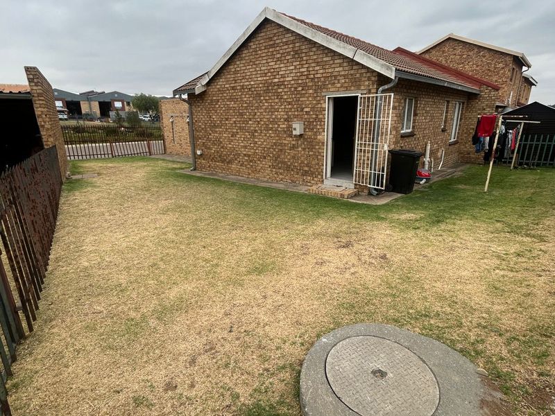 Stunning 2-Bedroom Unit in Secure Estate - Terenure-  Perfect Blend of Convenience and Security - Photo 2