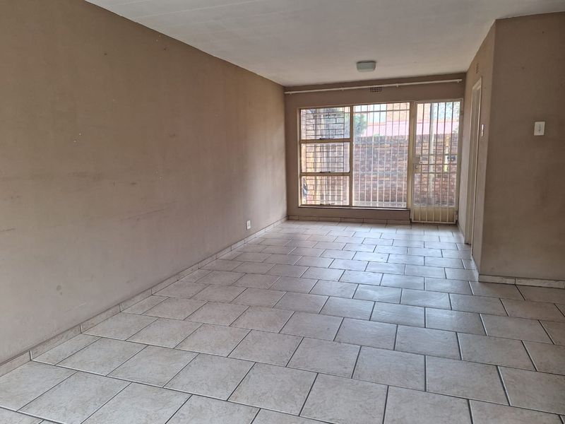 2 Bedroom Duplex For Sale in Vanderbijlpark CE3 - Photo 7