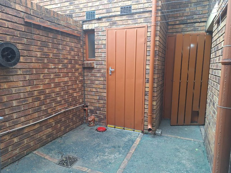 2 Bedroom Duplex For Sale in Vanderbijlpark CE3 - Photo 6