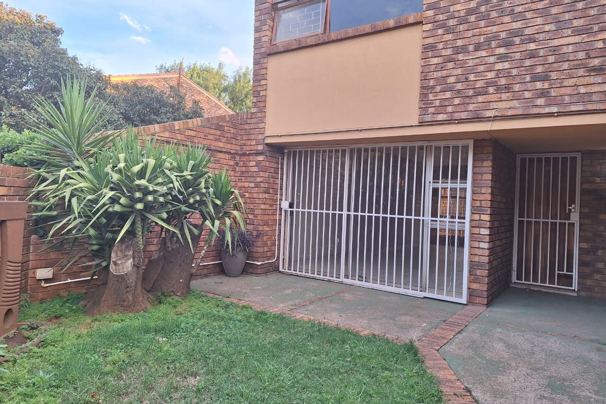 2 Bedroom Duplex For Sale in Vanderbijlpark CE3 - Photo 2