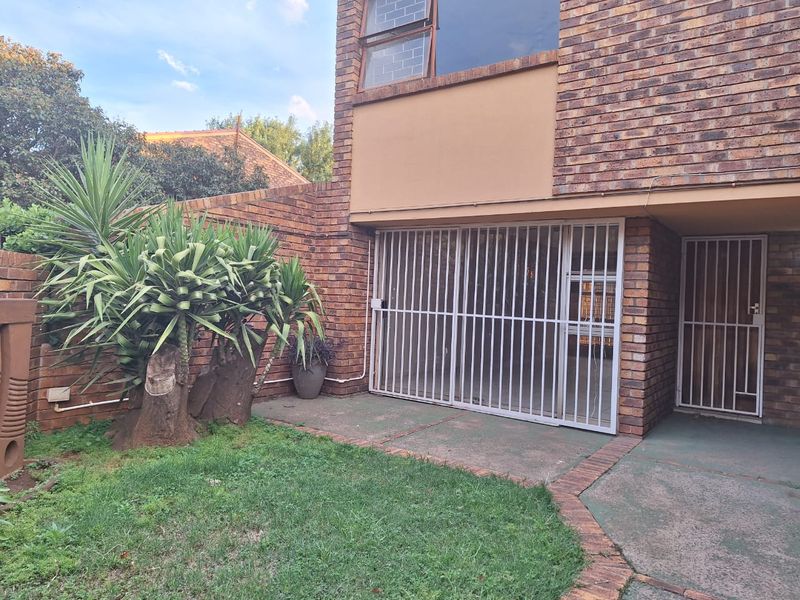 2 Bedroom Duplex For Sale in Vanderbijlpark CE3 - Photo 2