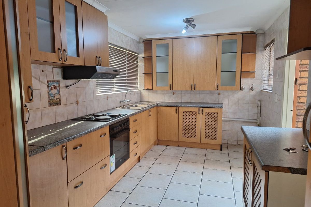 2 Bedroom Duplex For Sale in Vanderbijlpark CE3 - Photo 4