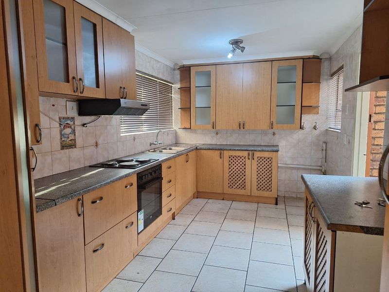 2 Bedroom Duplex For Sale in Vanderbijlpark CE3 - Photo 4