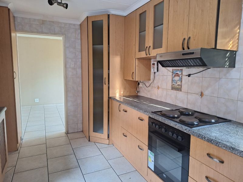 2 Bedroom Duplex For Sale in Vanderbijlpark CE3 - Photo 5