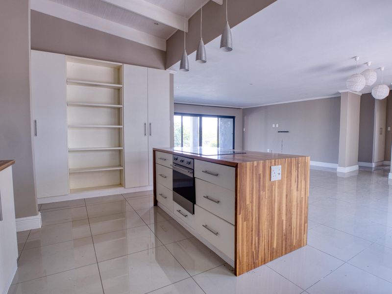 Stunning 4-Bedroom Home for Sale in Palm Lakes Estate - Photo 4