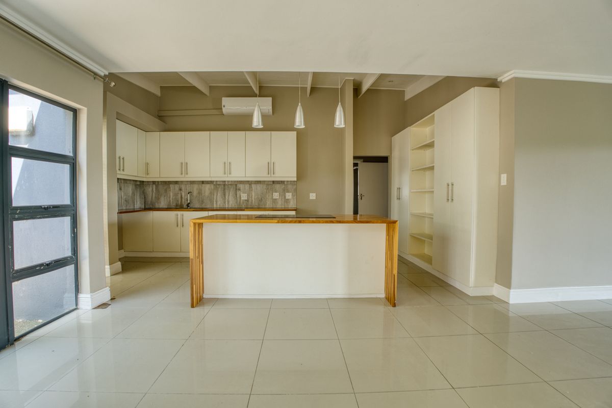 Stunning 4-Bedroom Home for Sale in Palm Lakes Estate - Photo 5