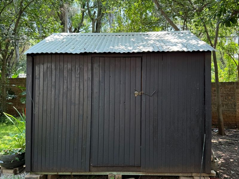 Spacious 3-Bedroom Townhouse with Study, Braai & Excellent Parking - Photo 4