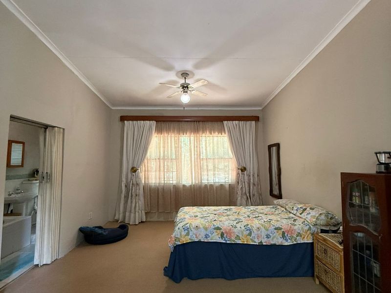 Spacious 3-Bedroom Townhouse with Study, Braai & Excellent Parking - Photo 10