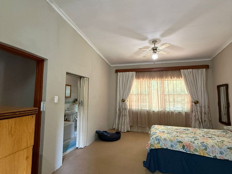 Spacious 3-Bedroom Townhouse with Study, Braai & Excellent Parking - Photo 9
