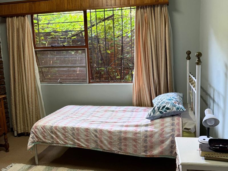 Spacious 3-Bedroom Townhouse with Study, Braai & Excellent Parking - Photo 8