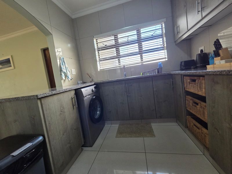 Perfect Coastal Getaway – 3-Bedroom Apartment | Walk to the Beach | Ideal for Airbnb - Photo 5