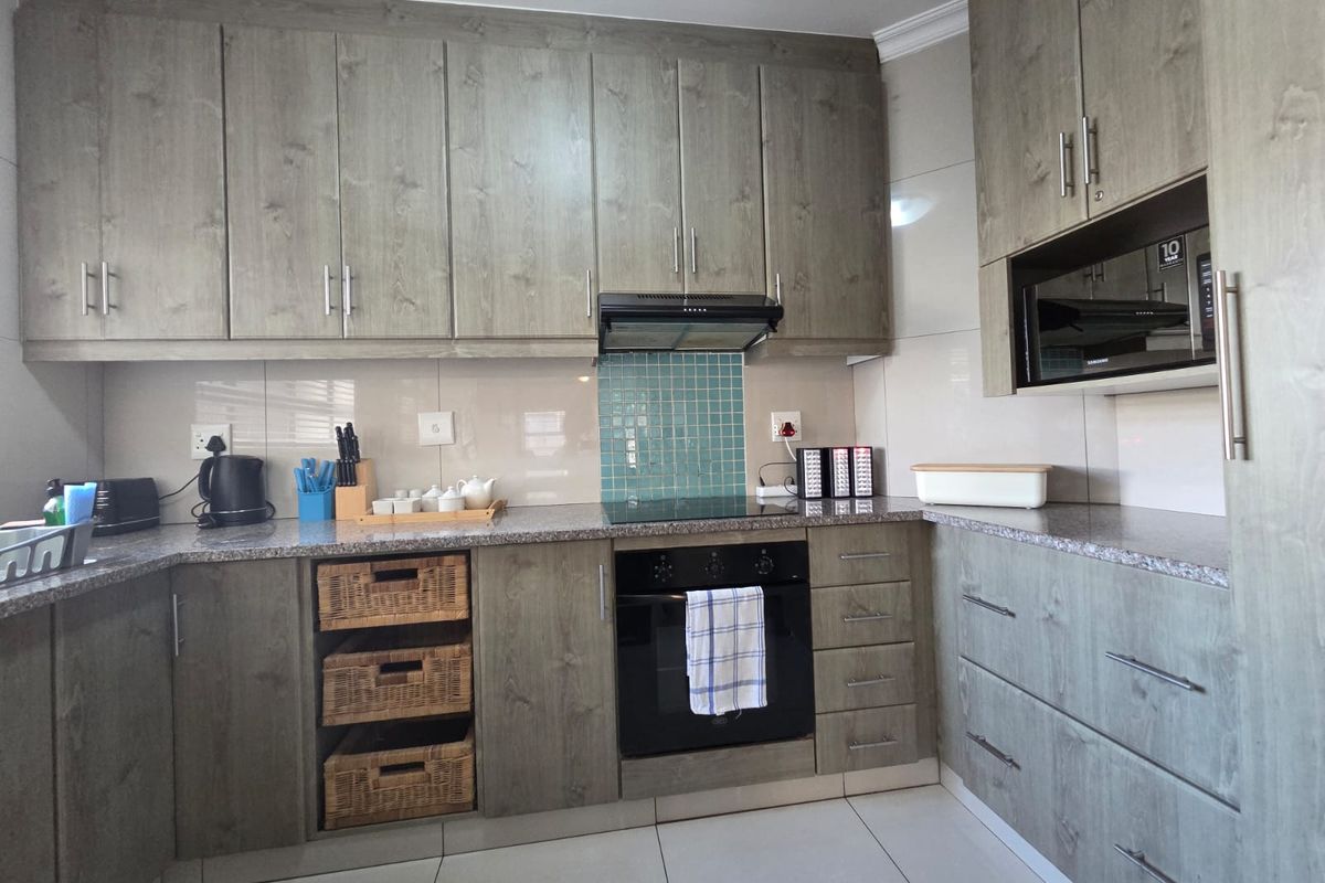 Perfect Coastal Getaway – 3-Bedroom Apartment | Walk to the Beach | Ideal for Airbnb - Photo 3