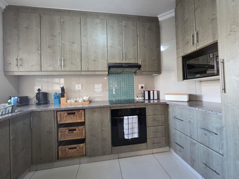 Perfect Coastal Getaway – 3-Bedroom Apartment | Walk to the Beach | Ideal for Airbnb - Photo 3