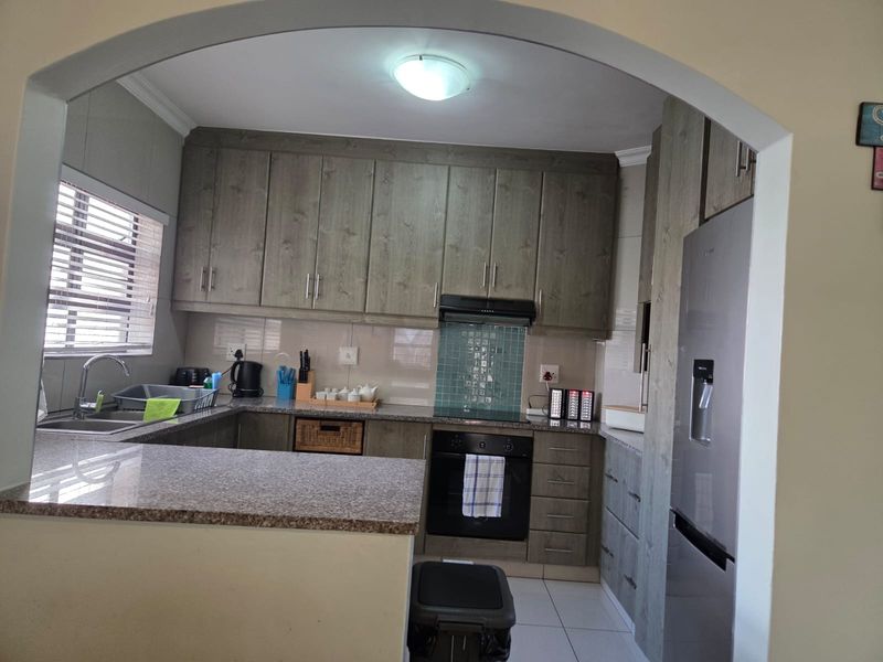 Perfect Coastal Getaway – 3-Bedroom Apartment | Walk to the Beach | Ideal for Airbnb - Photo 6