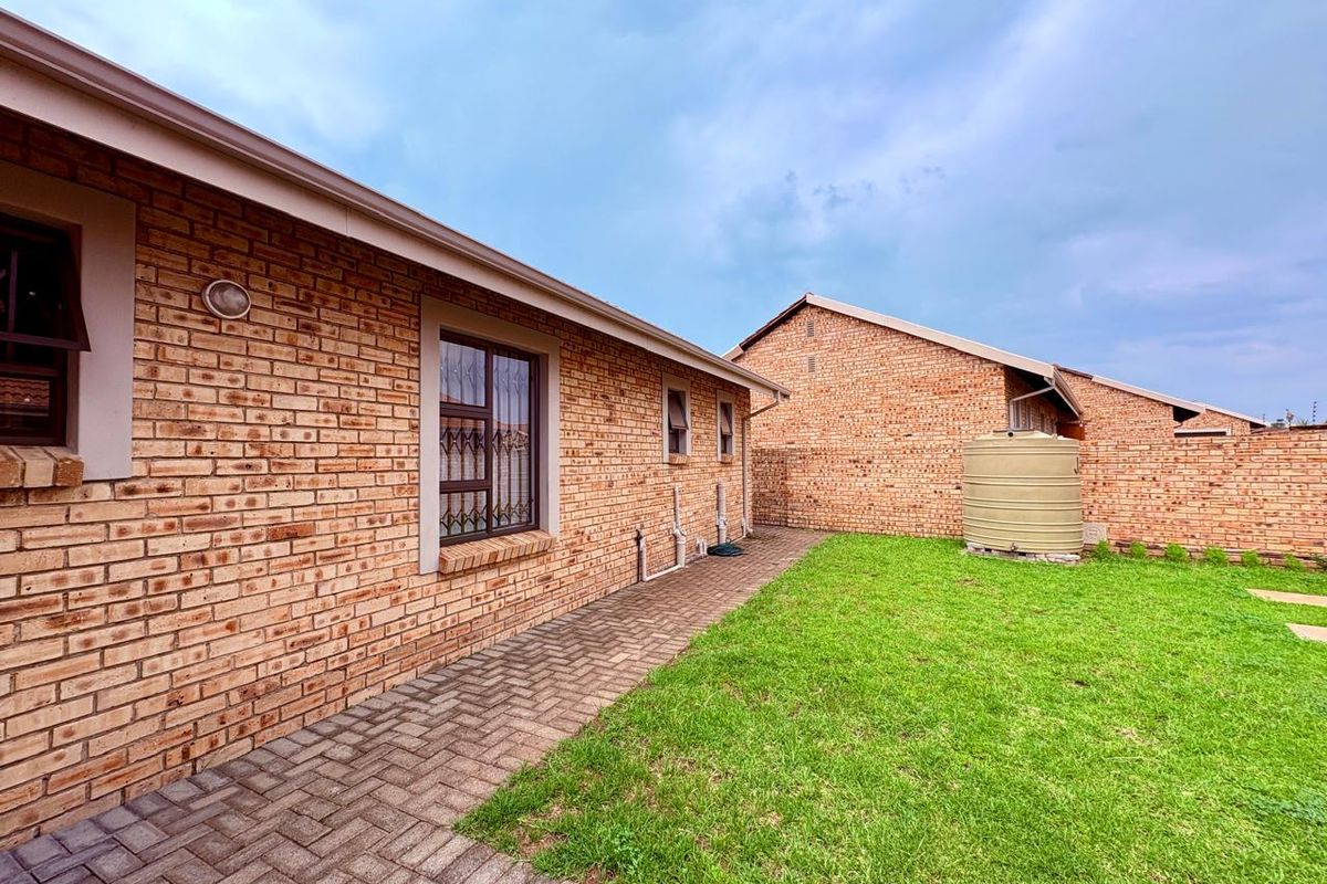 Stunning home in Barsalinga Estate - Photo 2