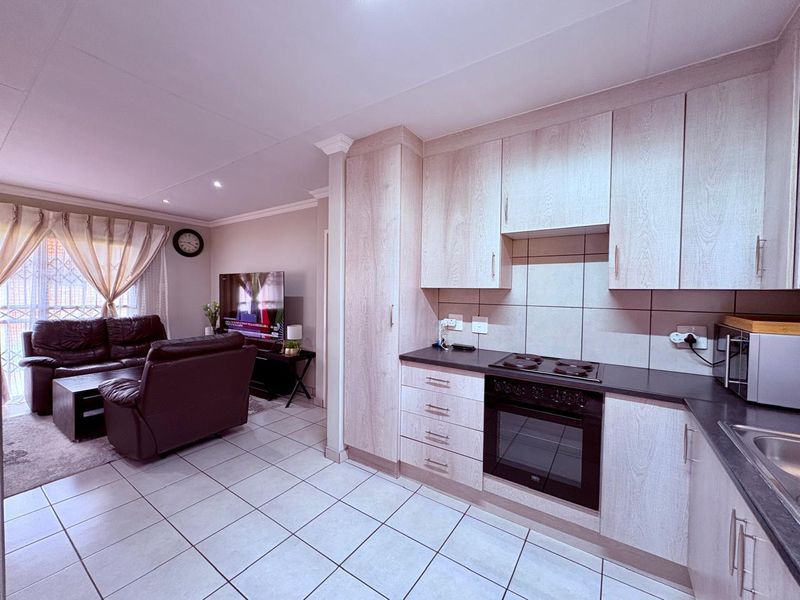 Stunning home in Barsalinga Estate - Photo 7