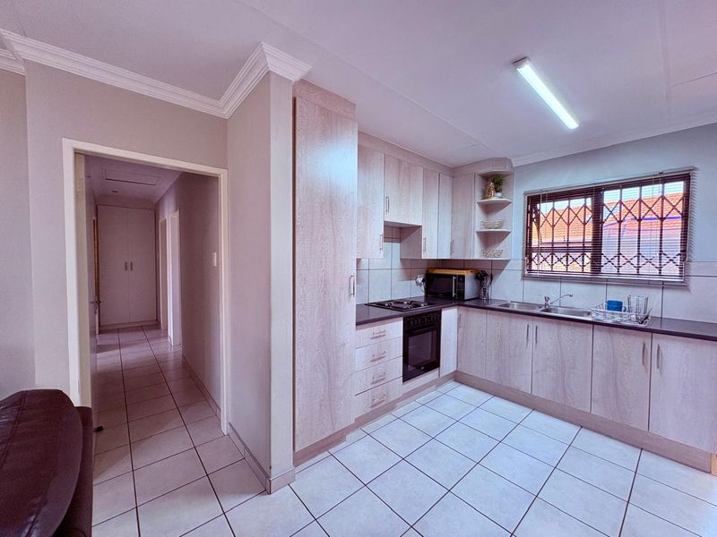 Stunning home in Barsalinga Estate - Photo 6