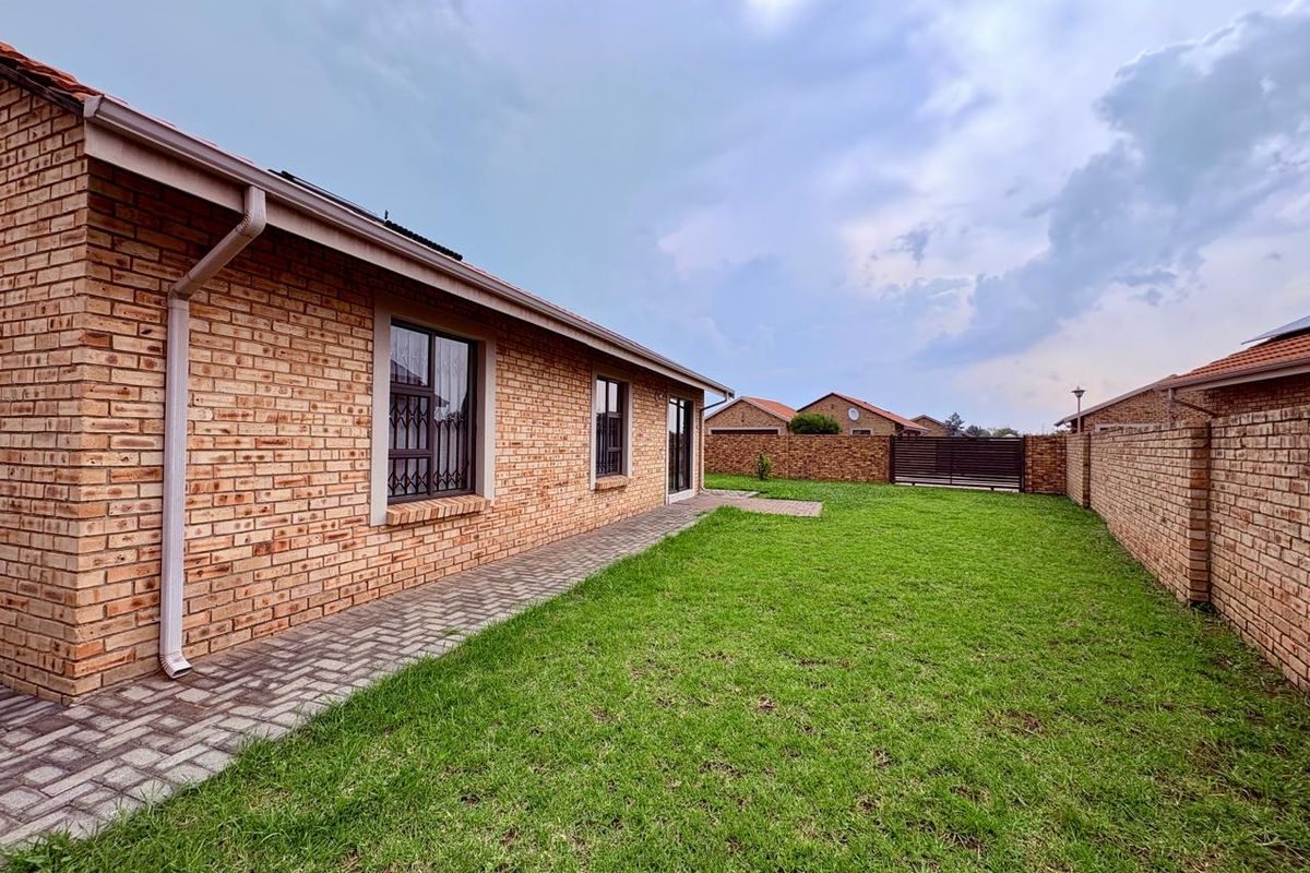 Stunning home in Barsalinga Estate - Photo 3