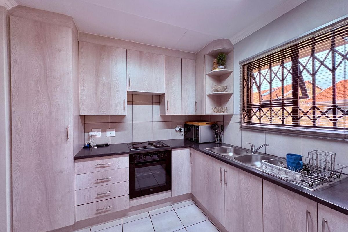 Stunning home in Barsalinga Estate - Photo 5