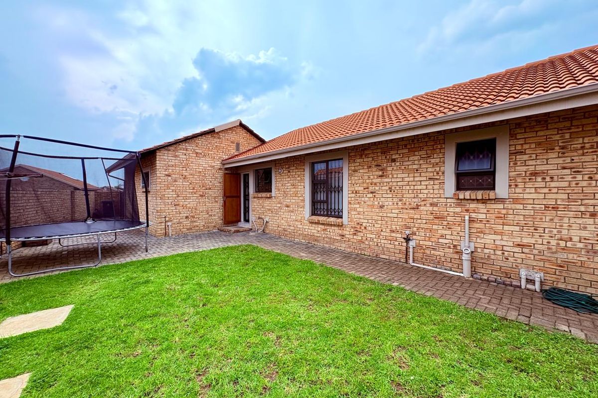 Stunning home in Barsalinga Estate - Photo 4