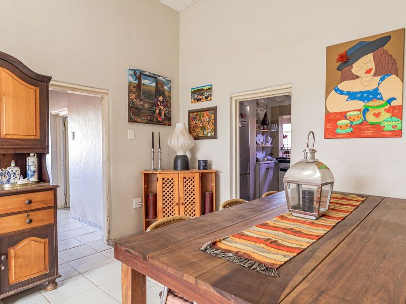 Stunning Property with 2 houses, flat and borehole. - Photo 6