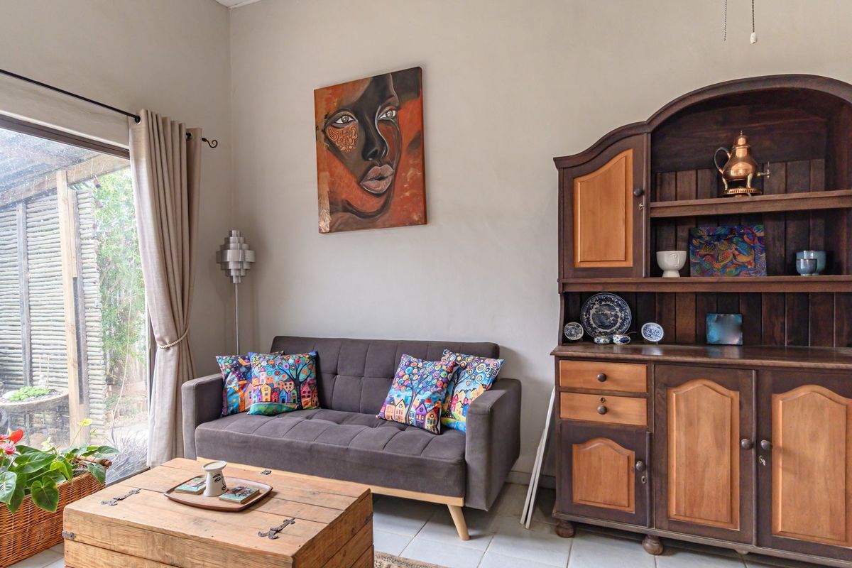 Stunning Property with 2 houses, flat and borehole. - Photo 5