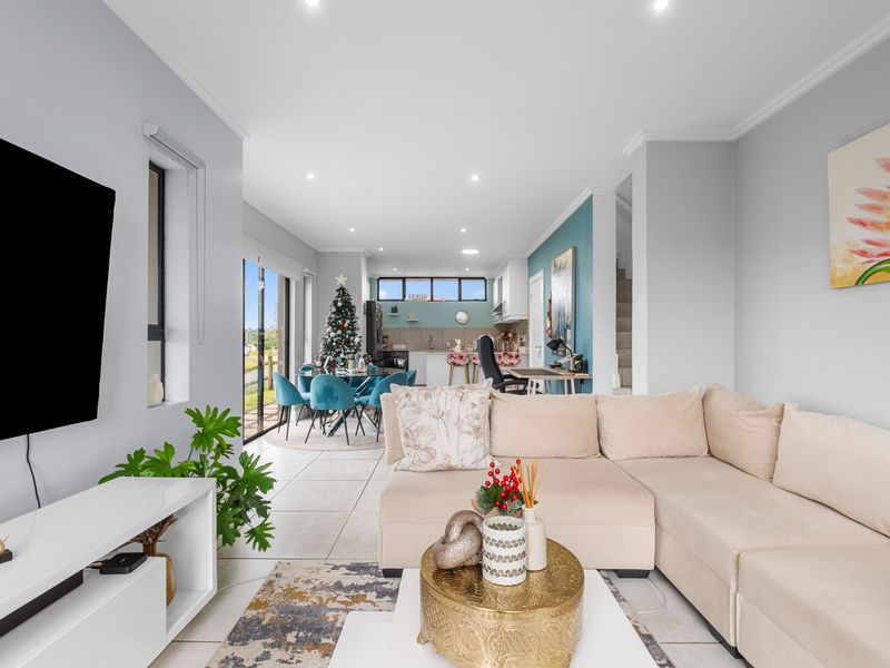 Modern 2-Bedroom Apartment – Palm Lakes Estate - Photo 9