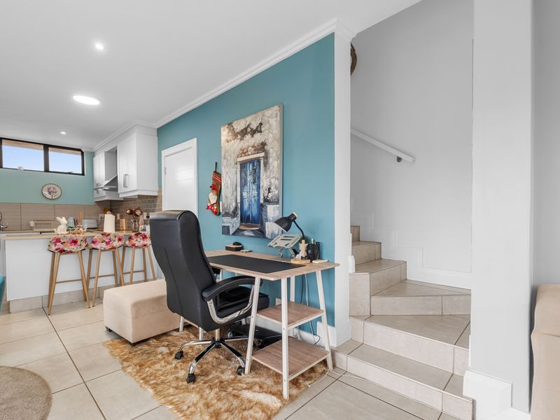 Modern 2-Bedroom Apartment – Palm Lakes Estate - Photo 8