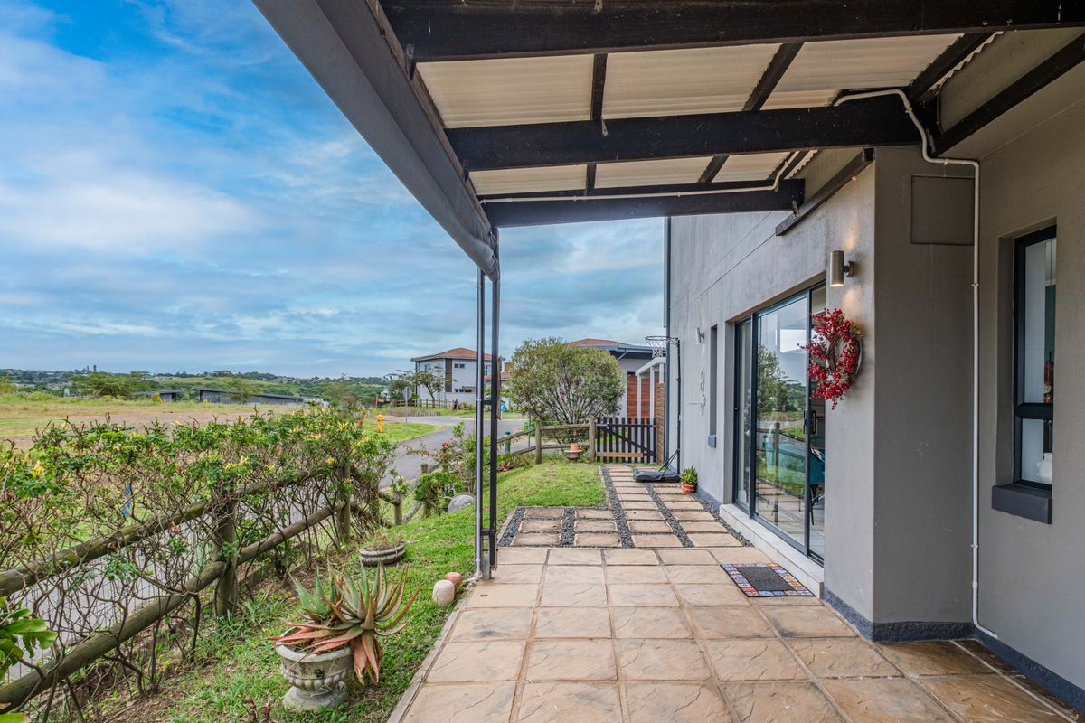 Modern 2-Bedroom Apartment – Palm Lakes Estate - Photo 2