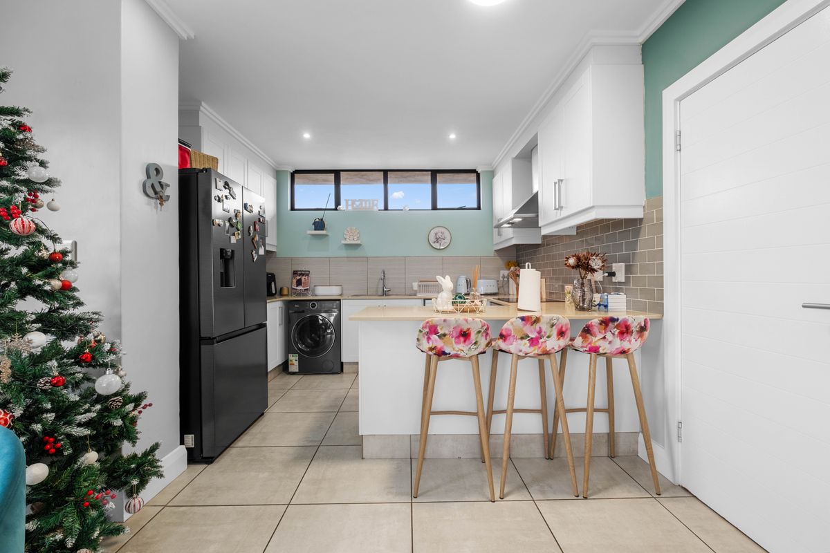 Modern 2-Bedroom Apartment – Palm Lakes Estate - Photo 5