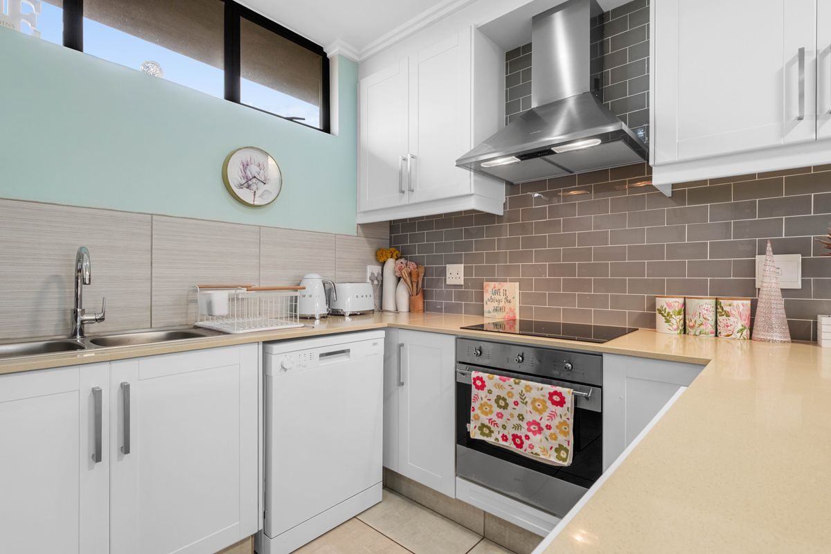 Modern 2-Bedroom Apartment – Palm Lakes Estate - Photo 3