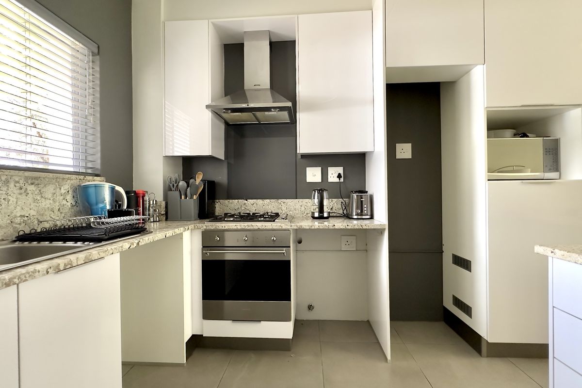 Fully Furnished 2-Bedroom Garden Apartment – Bryanston - Available Immediately - Photo 5
