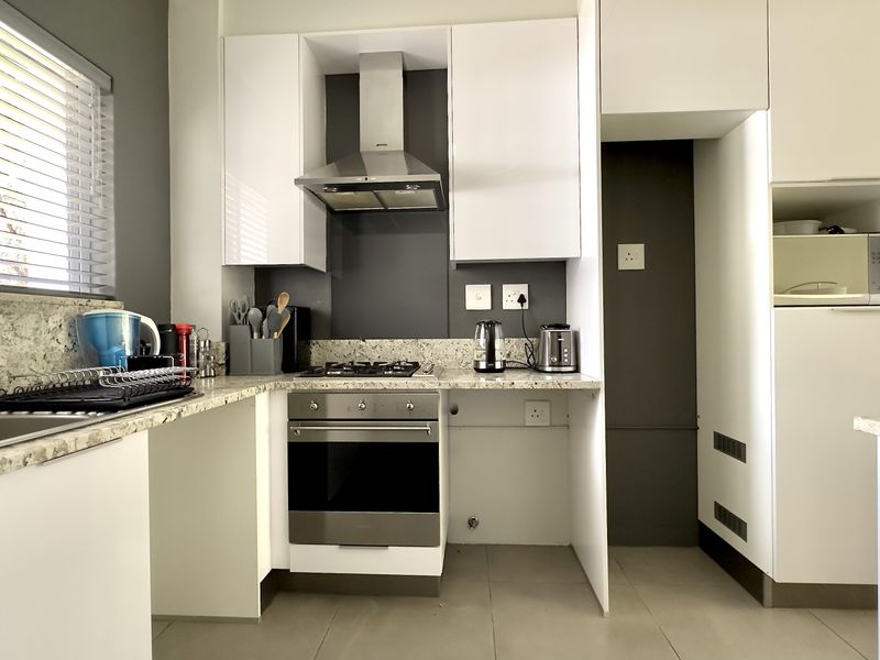 Fully Furnished 2-Bedroom Garden Apartment – Bryanston - Available Immediately - Photo 5