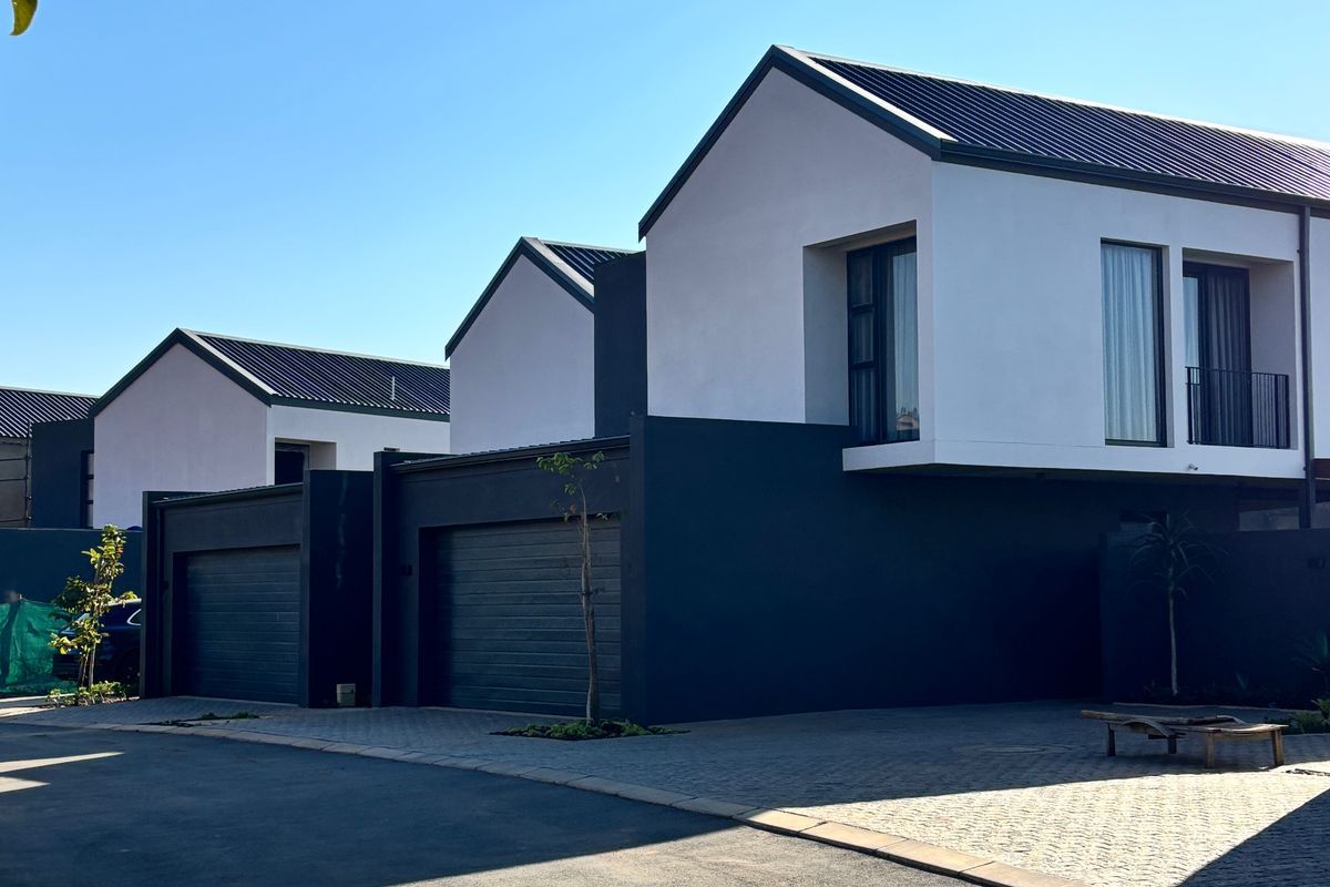 Modern 3-Bedroom Lock-Up-and-Go | Spacious & Stylish Living - Photo 2