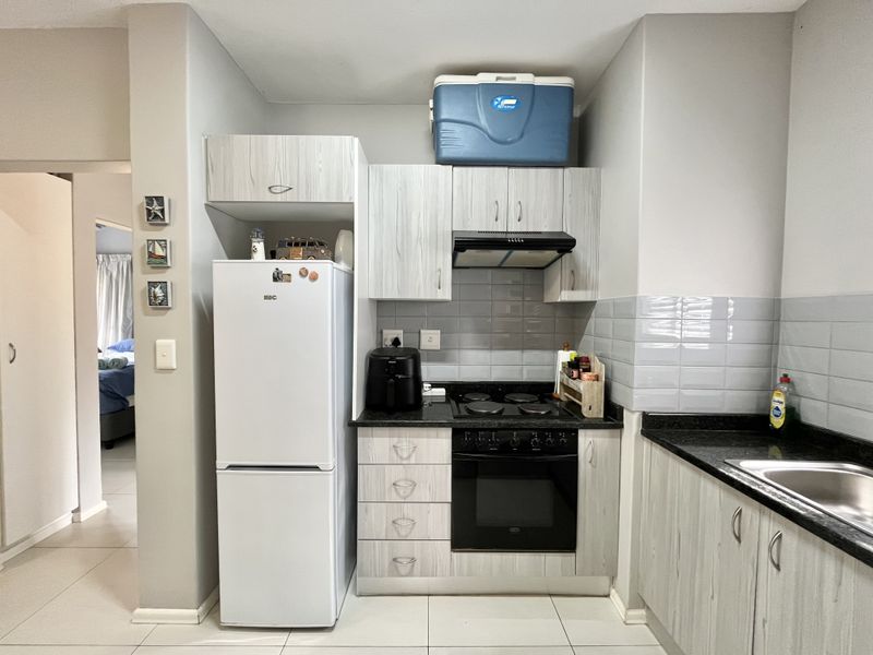 Perfectly located 2 bedroom apartment - Photo 6