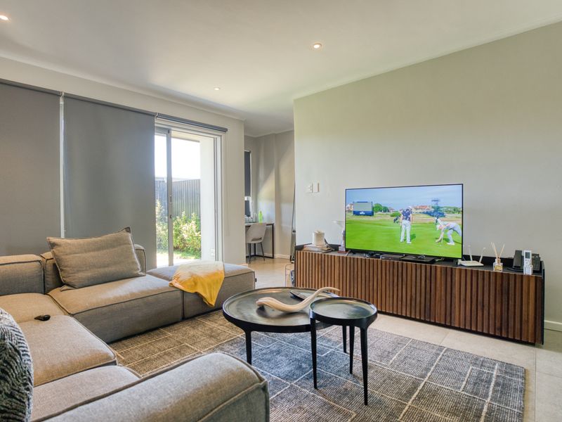 Stunning 3-Bedroom Townhouse in Zululami Estate - Photo 8