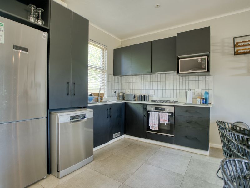 Stunning 3-Bedroom Townhouse in Zululami Estate - Photo 3