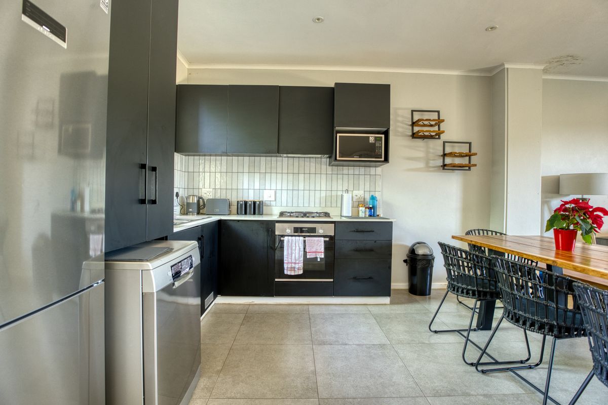 Stunning 3-Bedroom Townhouse in Zululami Estate - Photo 4