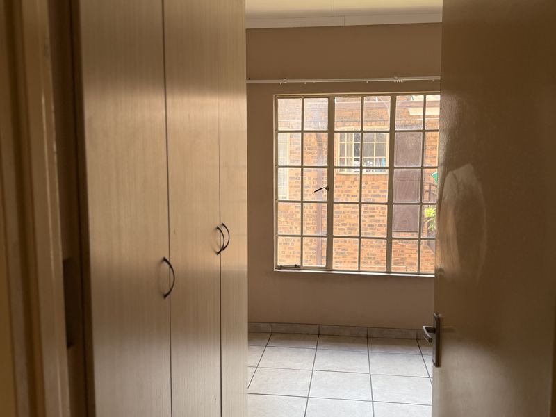 Apartment Rental Monthly In Witbank - Photo 6