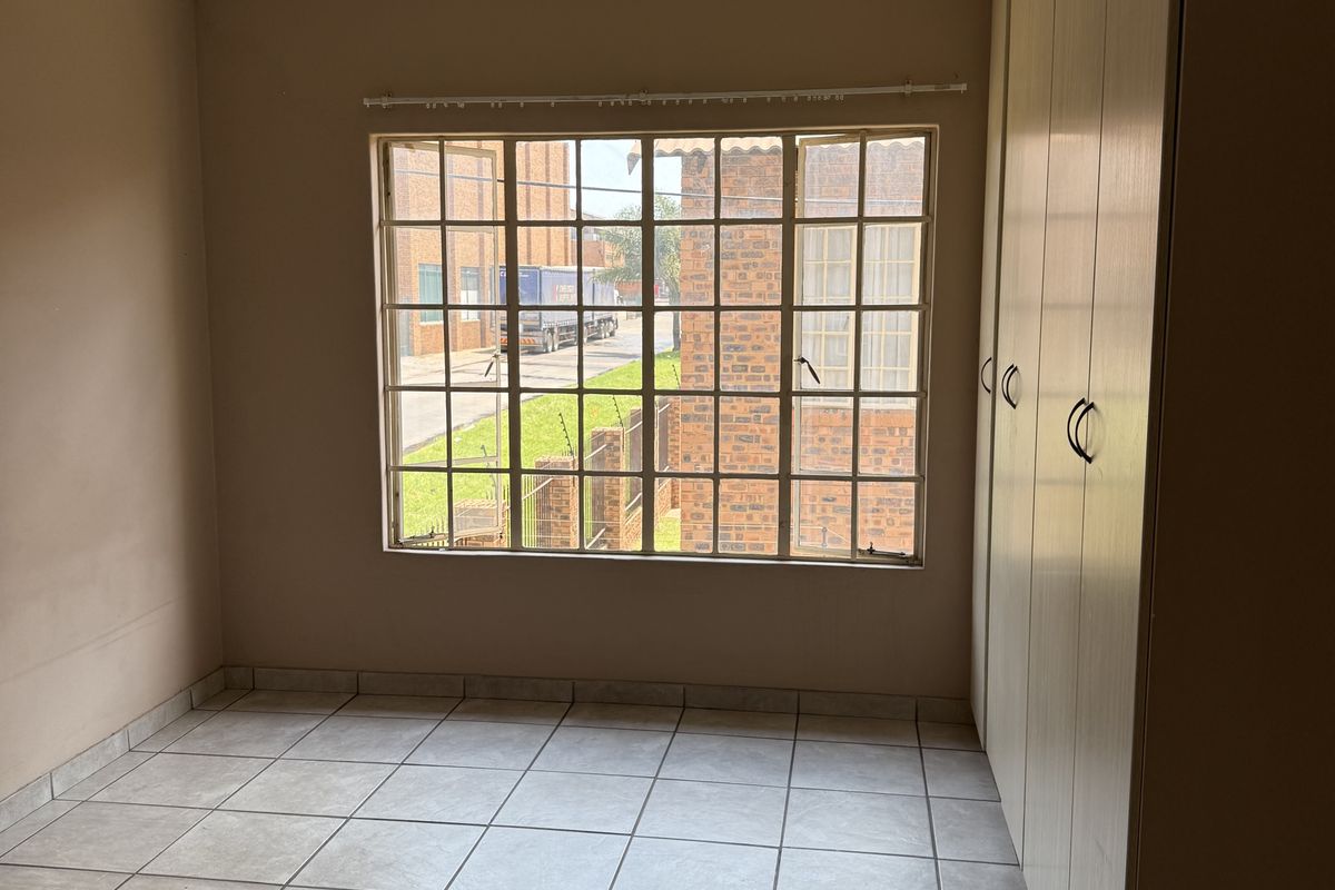 Apartment Rental Monthly In Witbank - Photo 5