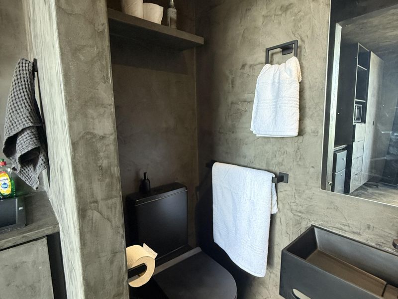 Trendy city studio selling fully furnished with air bnb profile - Photo 3