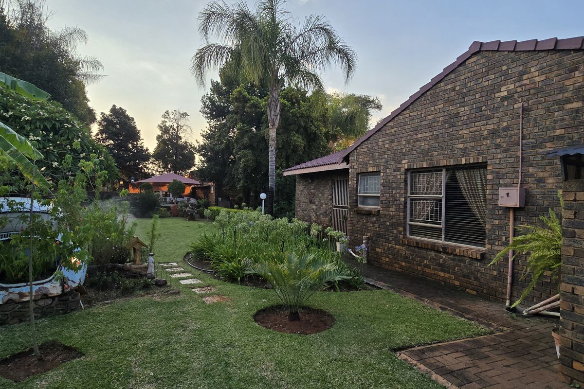 Stunning 4-Bedroom Managerial Property For Sale – Mooinooi - Photo 2